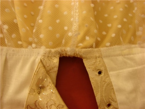 Como costurar um vestido para uma menina para uma performance matinal