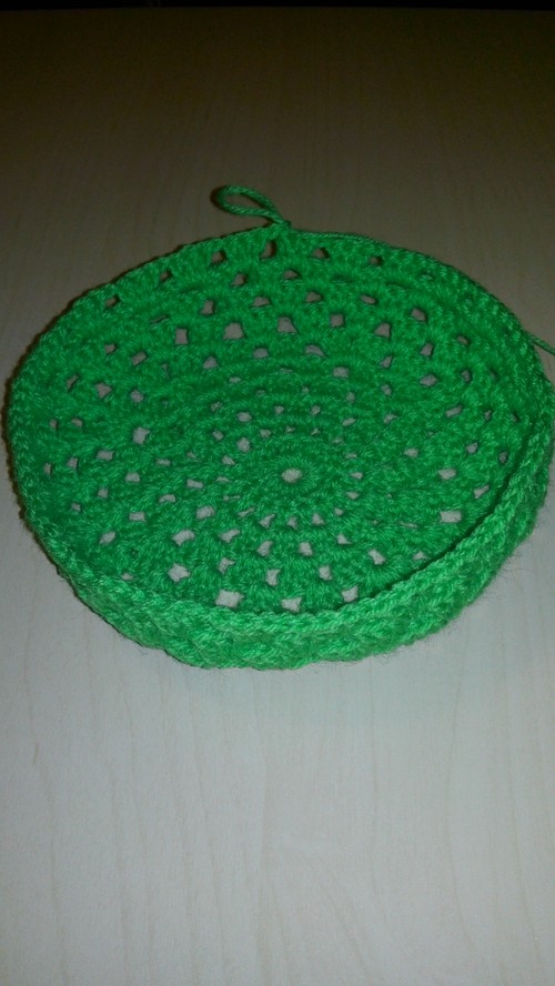 Como amarrar um crochet de boné de bebê de verão. Classe de mestrado em tricô de chapéus de verão para crianças