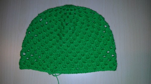 Como amarrar um crochet de boné de bebê de verão. Classe de mestrado em tricô de chapéus de verão para crianças