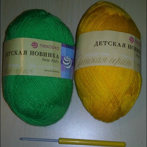 Como amarrar um crochet de boné de bebê de verão. Classe de mestrado em tricô de chapéus de verão para crianças