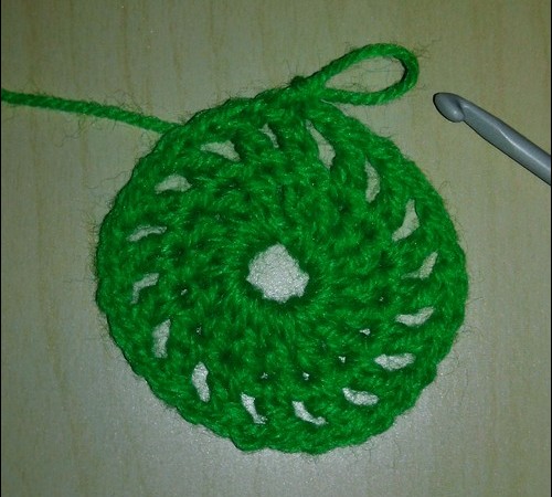 Como amarrar um crochet de boné de bebê de verão. Classe de mestrado em tricô de chapéus de verão para crianças