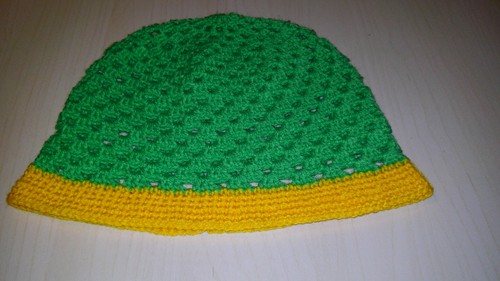 Como amarrar um crochet de boné de bebê de verão. Classe de mestrado em tricô de chapéus de verão para crianças