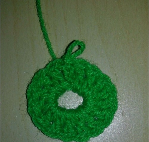 Como amarrar um crochet de boné de bebê de verão. Classe de mestrado em tricô de chapéus de verão para crianças