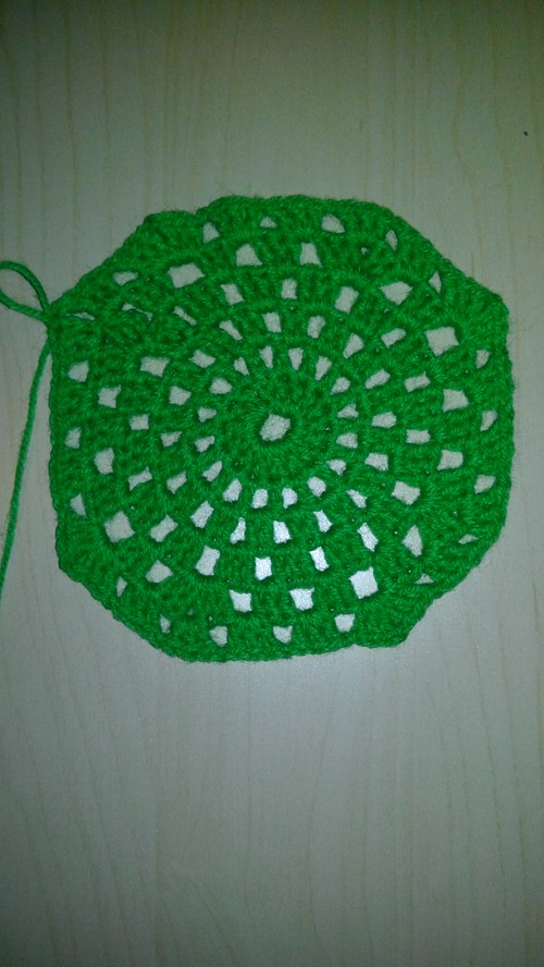Como amarrar um crochet de boné de bebê de verão. Classe de mestrado em tricô de chapéus de verão para crianças