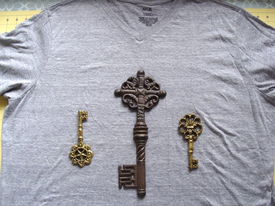 Como decorar uma camiseta com suas próprias mãos