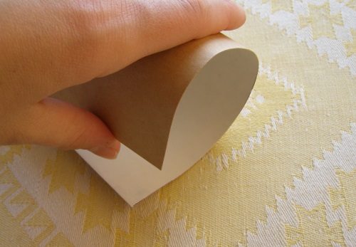Uma caixa de presente para o dinheiro para um casamento com suas próprias mãos