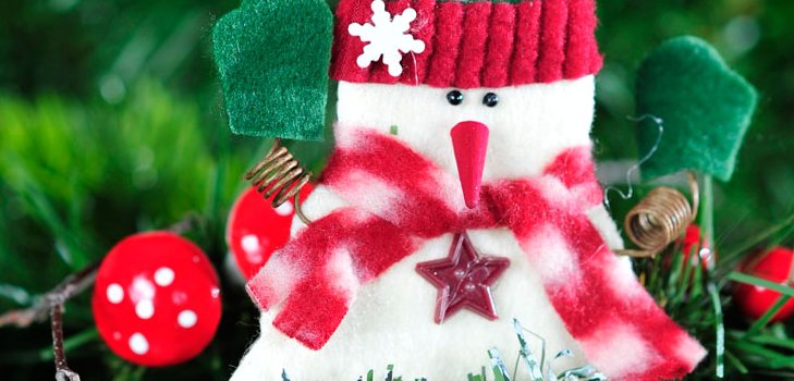 O ímã original de boneco de neve feito de feltro