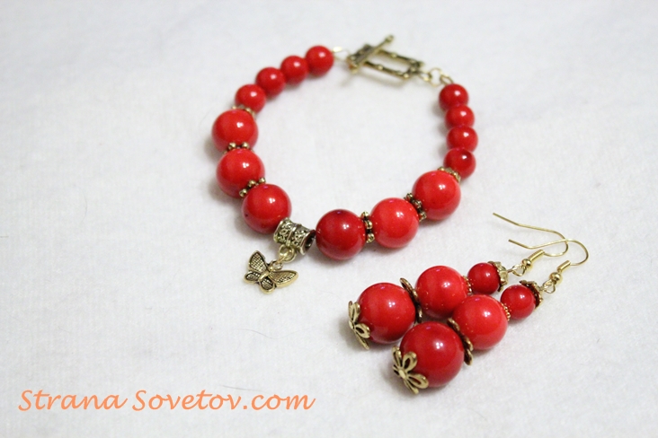 Master Class: Um conjunto de pulseira e brincos de coral