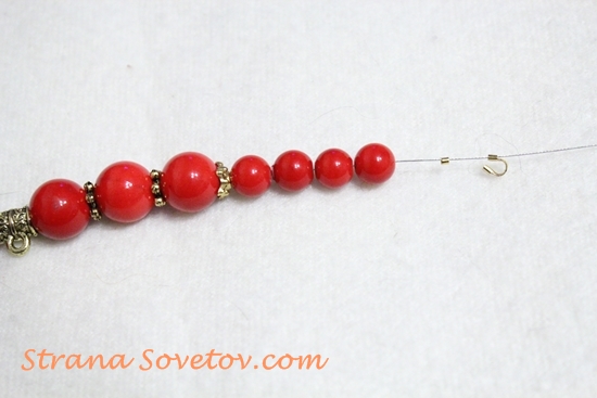 Master Class: Um conjunto de pulseira e brincos de coral