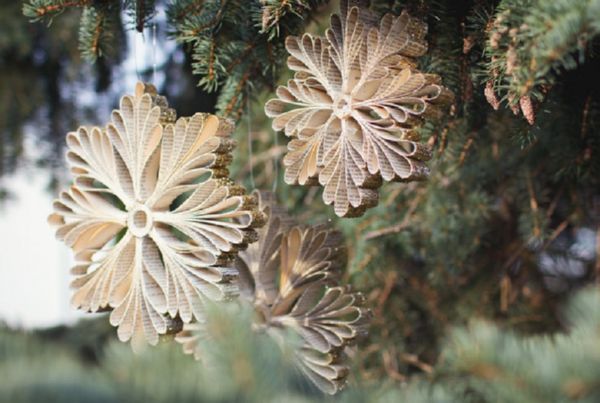 Lindos flocos de neve para o Ano Novo de 2017 com suas próprias mãos de papel - diagramas e fotos em etapas. Aulas de mestrado para crianças em grandes flocos de neve na técnica de origami