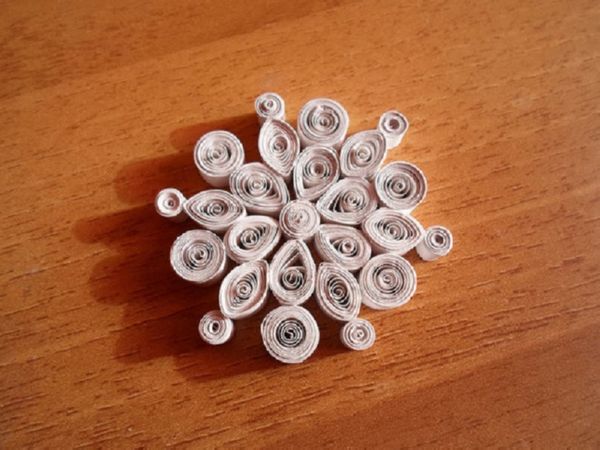 Lindos flocos de neve para o Ano Novo de 2017 com suas próprias mãos de papel - diagramas e fotos em etapas. Aulas de mestrado para crianças em grandes flocos de neve na técnica de origami