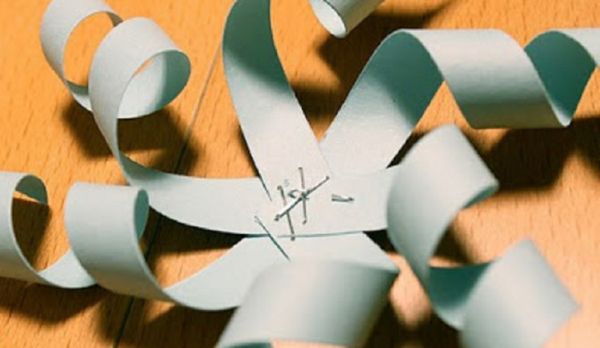 Lindos flocos de neve para o Ano Novo de 2017 com suas próprias mãos de papel - diagramas e fotos em etapas. Aulas de mestrado para crianças em grandes flocos de neve na técnica de origami