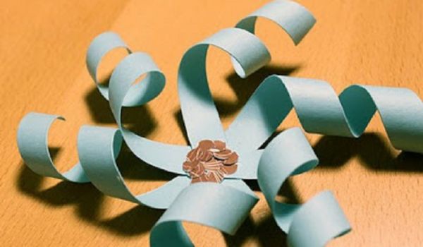 Lindos flocos de neve para o Ano Novo de 2017 com suas próprias mãos de papel - diagramas e fotos em etapas. Aulas de mestrado para crianças em grandes flocos de neve na técnica de origami