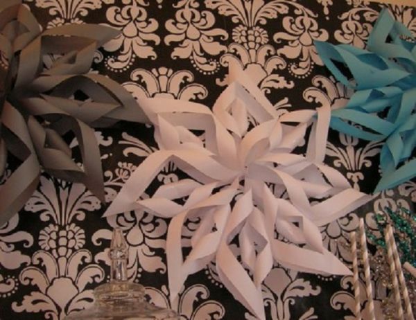 Lindos flocos de neve para o Ano Novo de 2017 com suas próprias mãos de papel - diagramas e fotos em etapas. Aulas de mestrado para crianças em grandes flocos de neve na técnica de origami