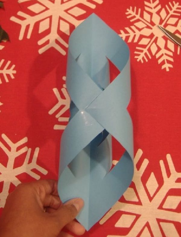 Lindos flocos de neve para o Ano Novo de 2017 com suas próprias mãos de papel - diagramas e fotos em etapas. Aulas de mestrado para crianças em grandes flocos de neve na técnica de origami