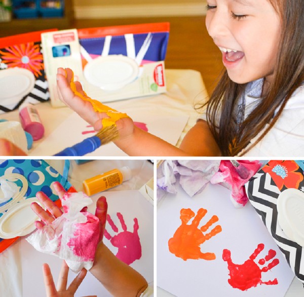 Cartão para o Dia das Mães com as próprias mãos, aulas magistrais com fotos para o jardim de infância e 1-3 notas