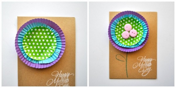 Cartão para o Dia das Mães com as próprias mãos, aulas magistrais com fotos para o jardim de infância e 1-3 notas