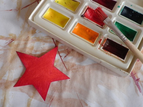 Scrapbooking: uma mão-crafted por 9 de maio com suas próprias mãos na escola