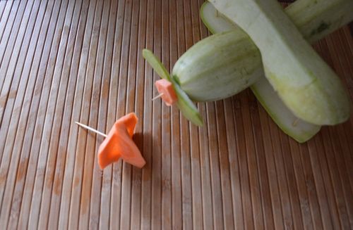 Artesanato de vegetais de mãos dadas