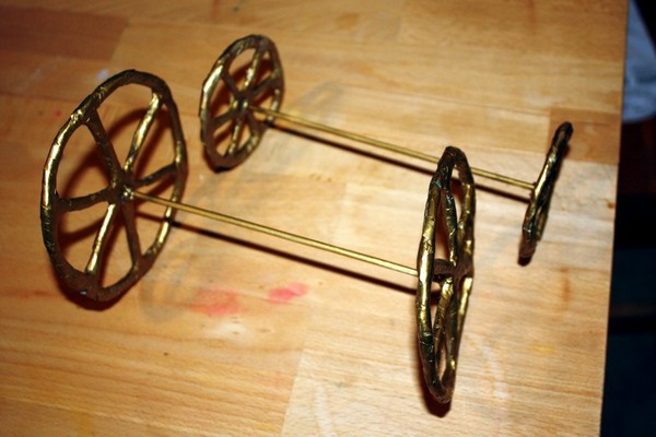 Artesanato de uma abóbora com as próprias mãos para o jardim de infância e a escola, aulas de mestre passo a passo