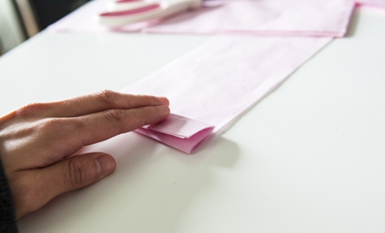 Como fazer pompões do papel