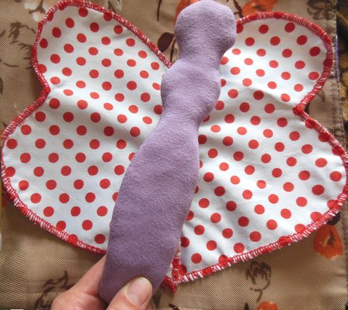 Desenvolvendo brinquedos para a criança com as próprias mãos. Softbook for baby, instruções passo a passo