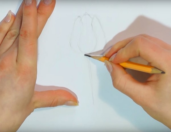 Aproveitando o Dia das Mães com suas próprias mãos: lápis, tintas, jardim de infância, escola