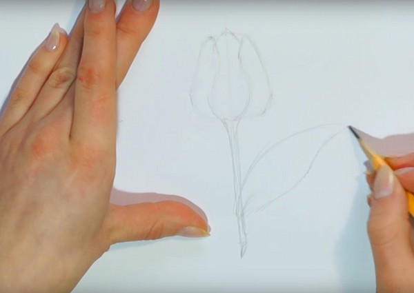 Aproveitando o Dia das Mães com suas próprias mãos: lápis, tintas, jardim de infância, escola