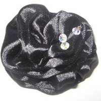 Rosas de fitas com as próprias mãos