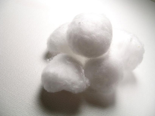 Bolas de neve feitas de algodão