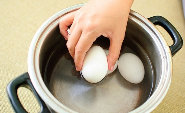 Como decorar ovos para a Páscoa com suas próprias mãos - aulas de mestrado interessantes com fotos