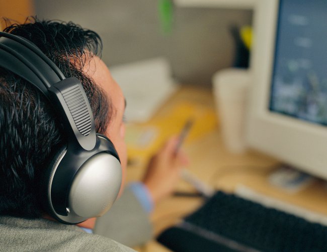 Como conectar fones de ouvido a um computador