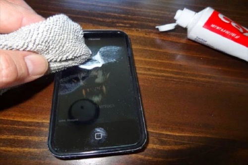 Como remover arranhões do seu telefone