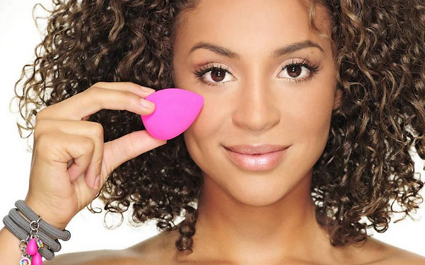 Maquiagem efetiva por dez minutos: maquiadora de dentes Chanel