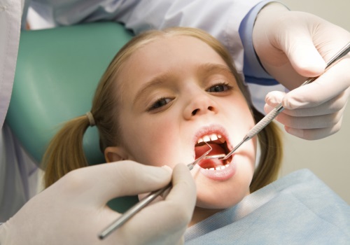 Como lidar com manchas brancas nos dentes