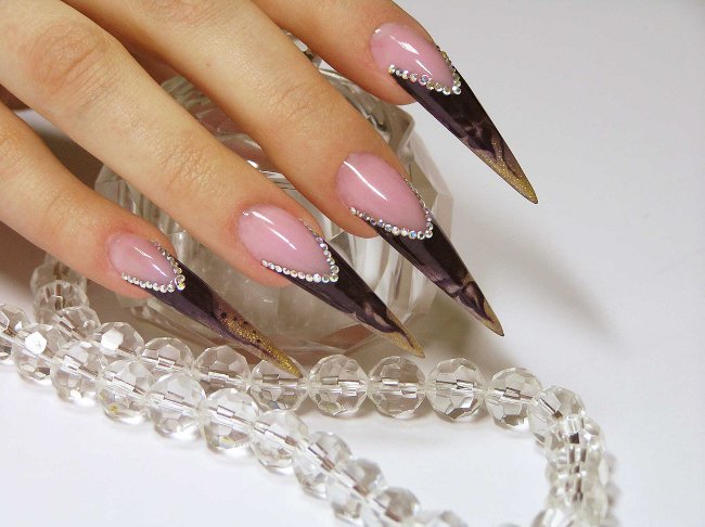 Como moldar as unhas em casa? Como moldar as unhas em casa?