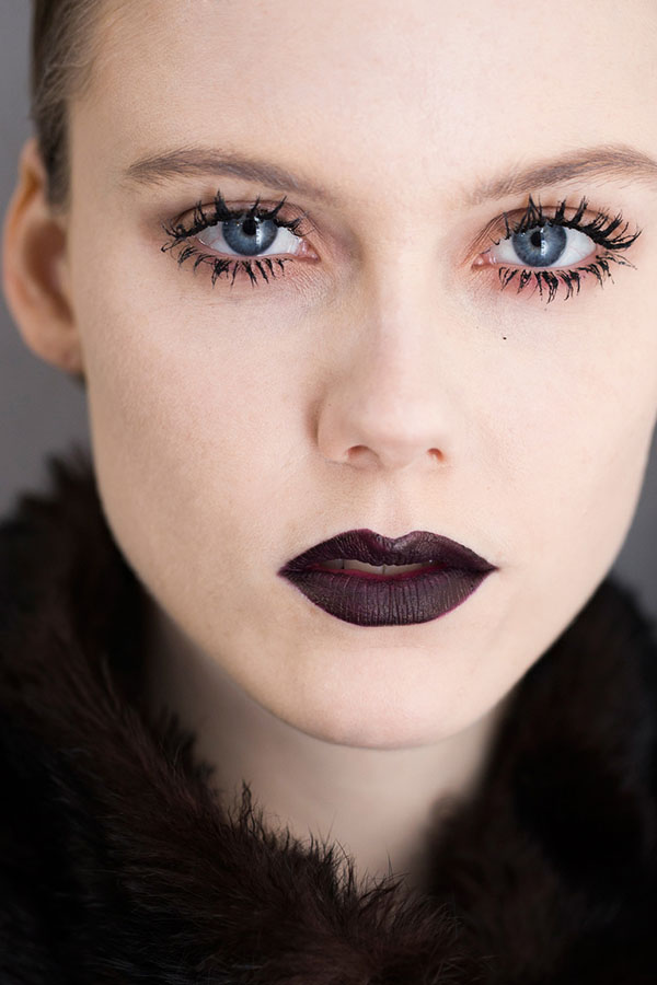 Mascara e uma coleção de produtos para maquiagem perfeita. Tendências de Maquiagem Outono-Inverno 2016