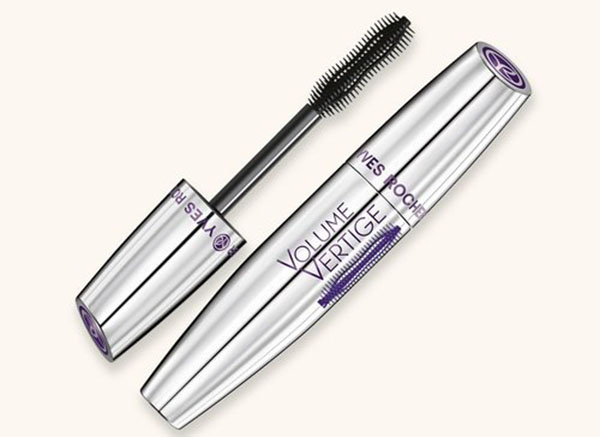 Mascara e uma coleção de produtos para maquiagem perfeita. Tendências de Maquiagem Outono-Inverno 2016