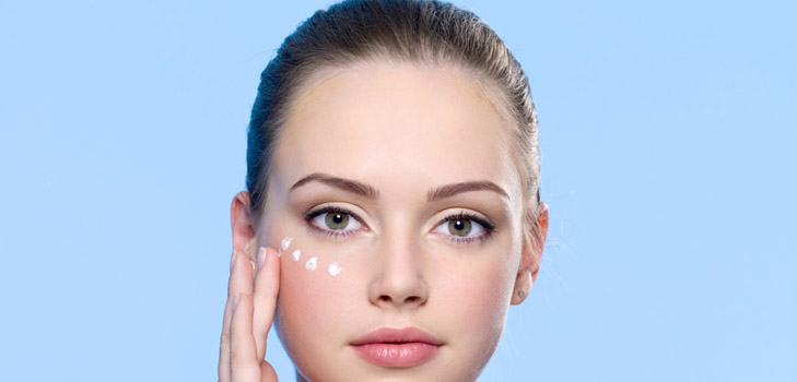 Creme para a pele ao redor dos olhos - um remédio que é necessário para qualquer cuidado