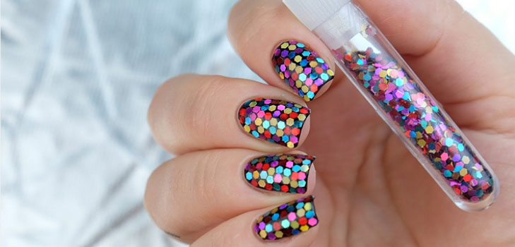 Manicure com brilho - tendência de verão - 2016