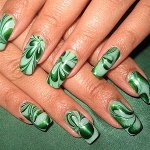 Manicure com água