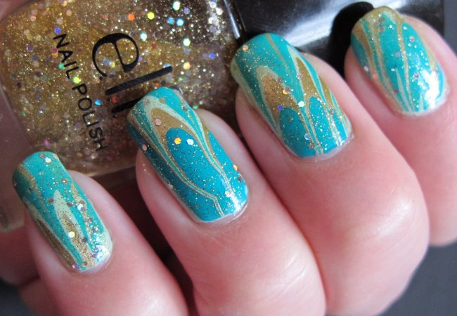 Manicure com água