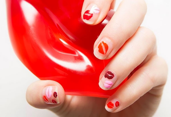 Manicure em cinco minutos: três desenhos de unhas simples