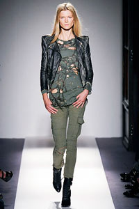Jaqueta ao estilo militar ou safari Jaqueta ao estilo militar ou safari