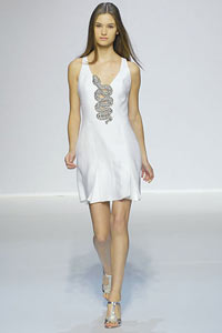 Um pequeno vestido branco Um pequeno vestido branco