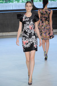 Vestido com impressão multicolorida Vestido com impressão multicolorida