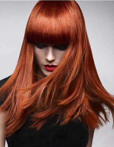 A cor do cabelo vermelho impetuoso será relevante no período outono-inverno 2014-2015
