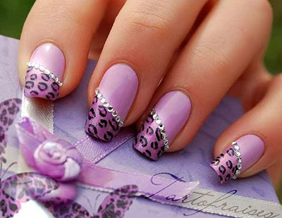Neste inverno, as delicadas tons pastel permanecem não só na roupa, mas também nas unhas.
