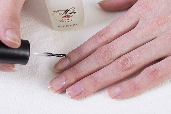 Manicure de mármore com gel-verniz