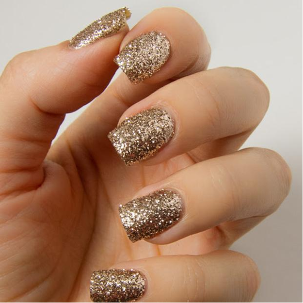 unhas douradas